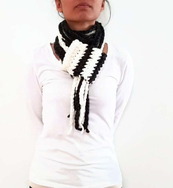 Vone Kevitz Black/White Chain Scarf With Cuff