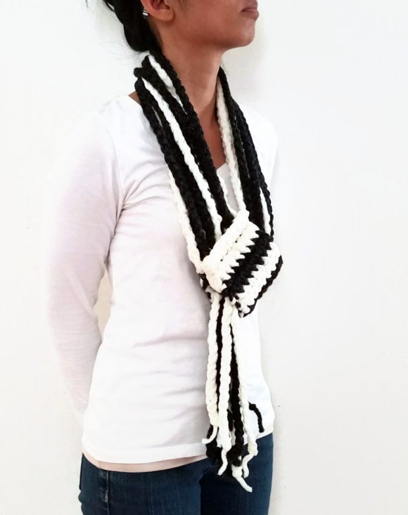 Vone Kevitz Black/White Chain Scarf With Cuff