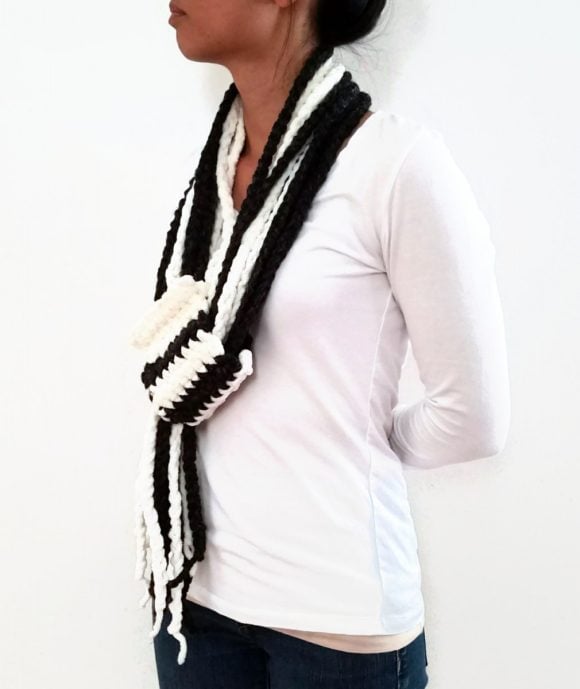 Vone Kevitz Black/White Chain Scarf With Cuff