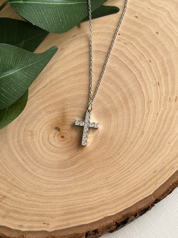 Silver Cross Necklace with hypoallergenic and anti-tarnish design, elegant Christian jewelry for women, perfect for gifting or everyday wear.