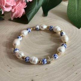 Floral pearl cross bracelet for Christian women – handmade faith jewelry with freshwater pearls and flower beads, religious gift idea