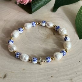Floral pearl cross bracelet for Christian women – handmade faith jewelry with freshwater pearls and flower beads, religious gift idea